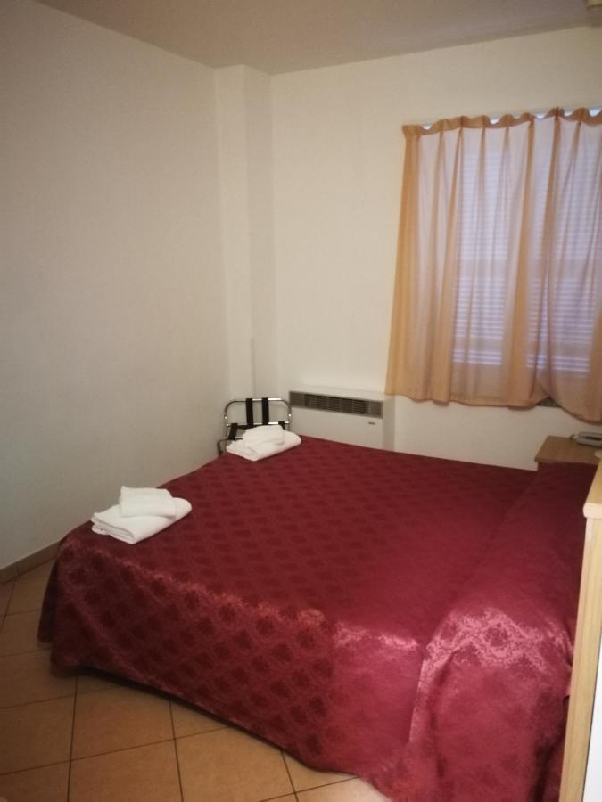 Albergo Della Stazione Кайро Монтеноте Стая снимка