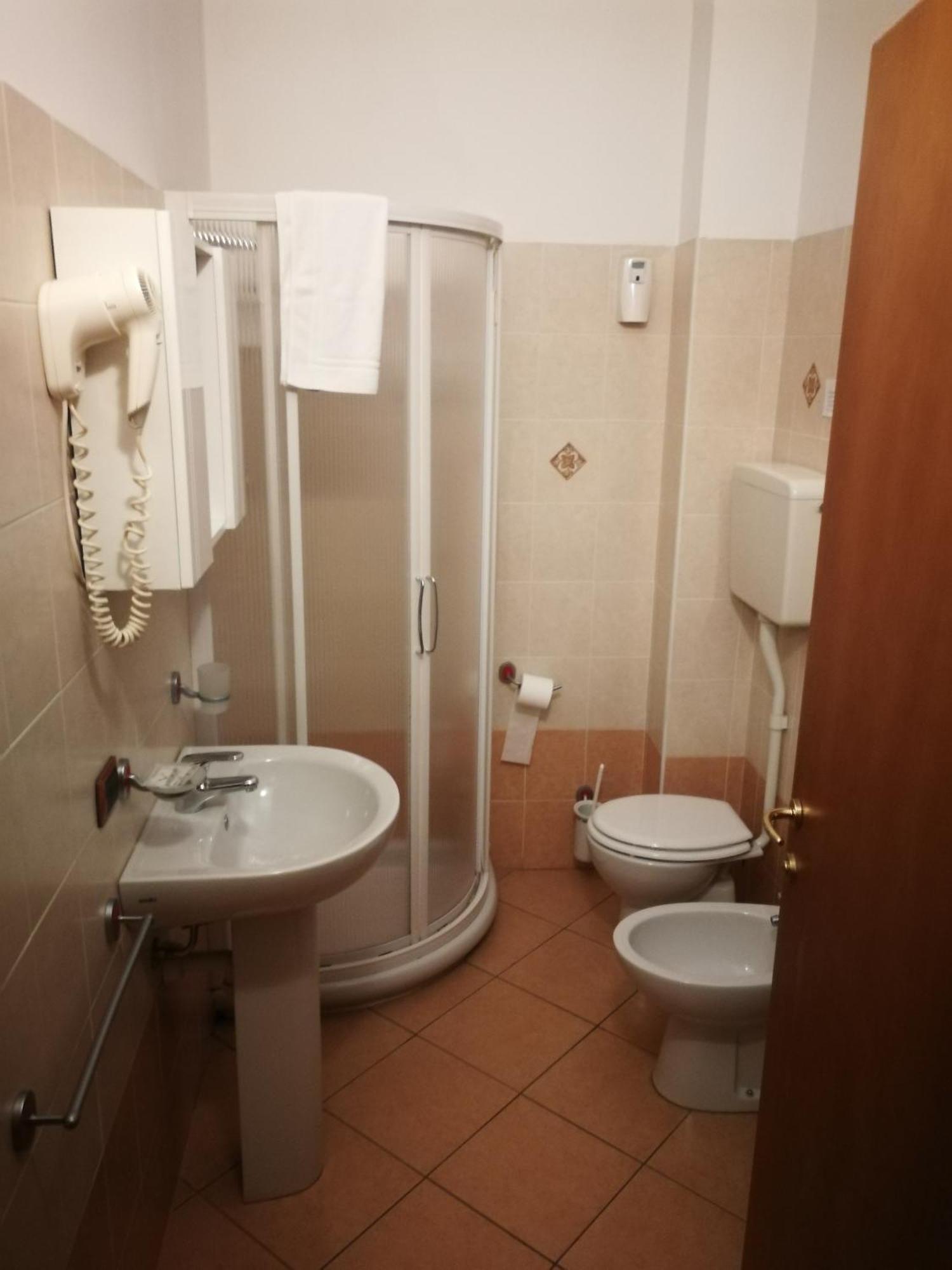 Albergo Della Stazione Кайро Монтеноте Стая снимка