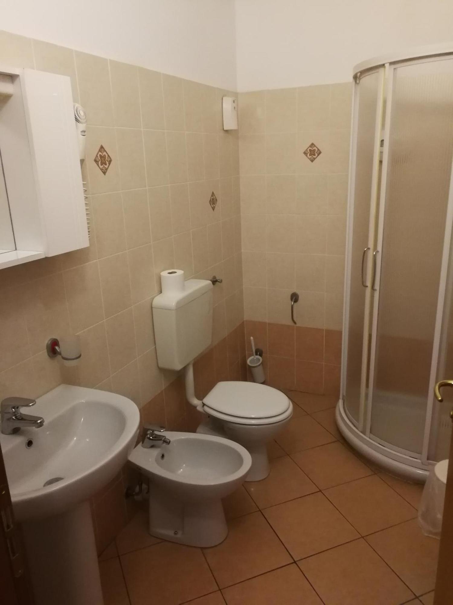 Albergo Della Stazione Кайро Монтеноте Стая снимка