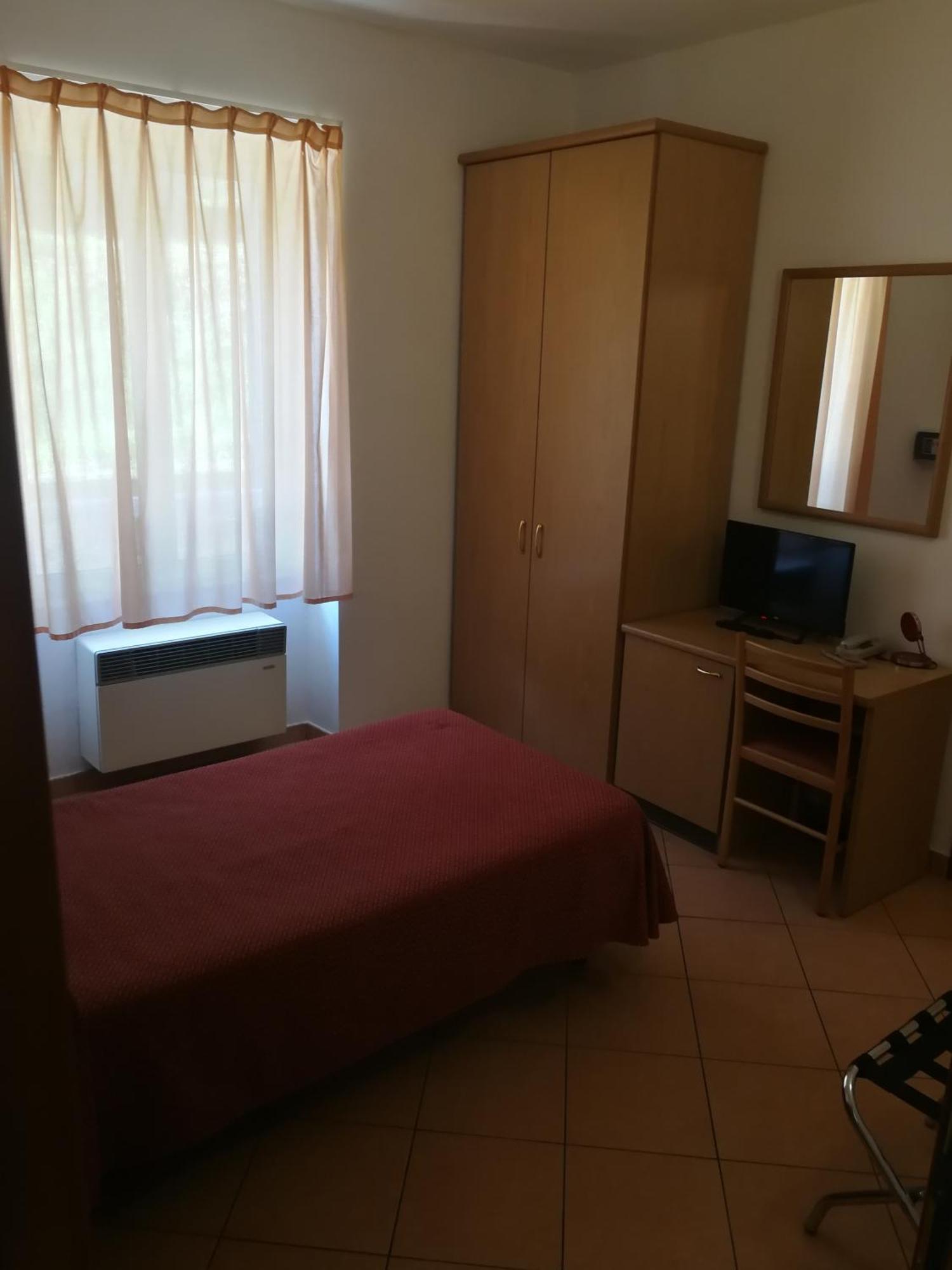 Albergo Della Stazione Кайро Монтеноте Стая снимка