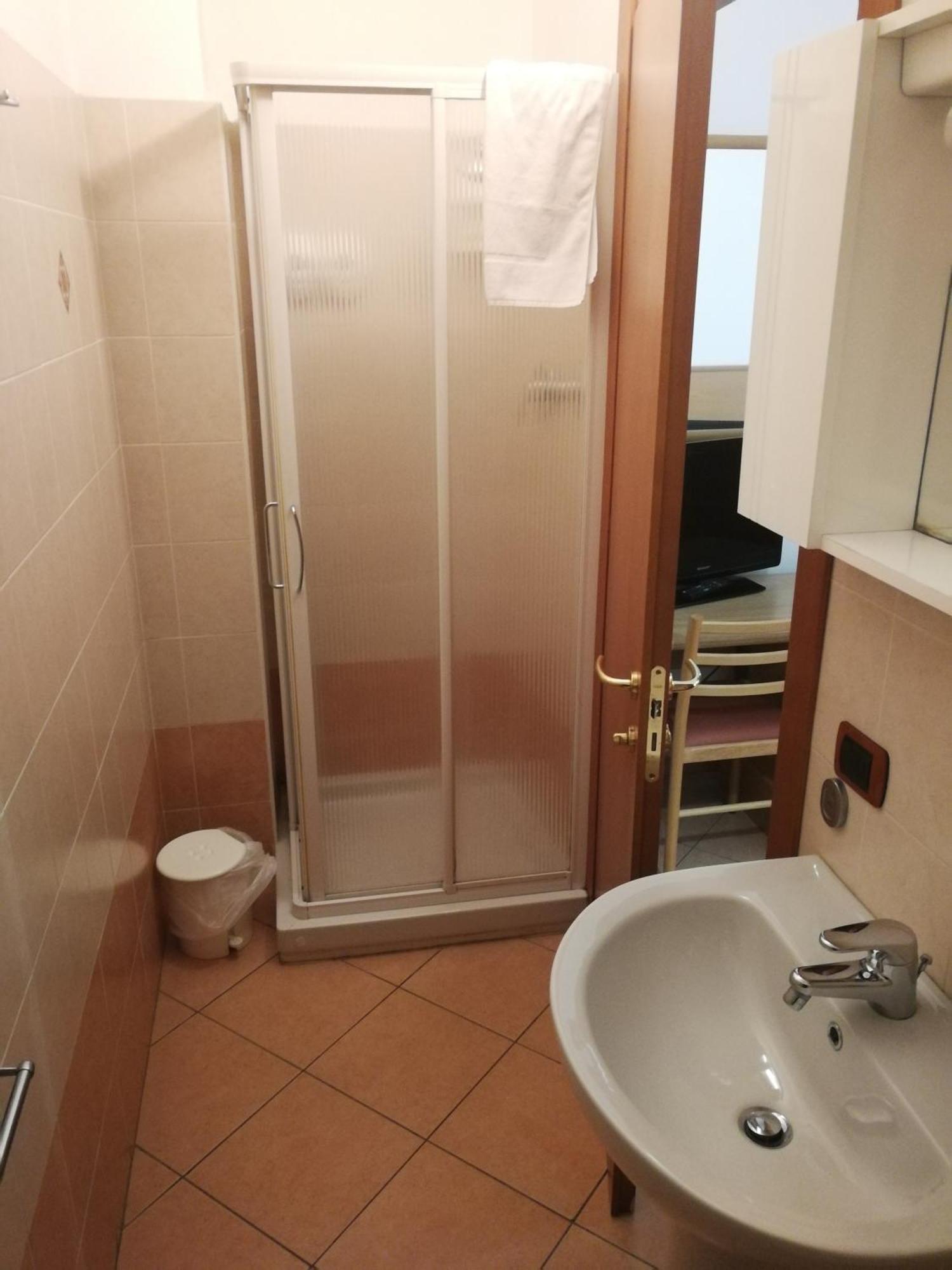 Albergo Della Stazione Кайро Монтеноте Стая снимка